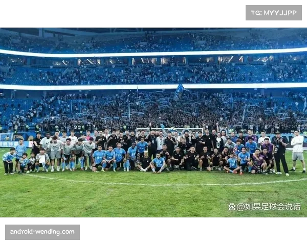 大连英博主场场均观众近6万 球市火爆创中超纪录